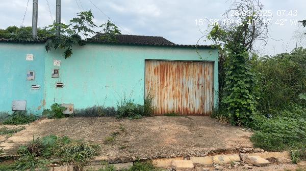 Vende-se em Santo Antonio Do Descoberto-GO  Casa, 62.36 de área total, 62.36 de área privativa, 180.00 de área do terreno,  2_qto(s), a.serv, WC, 1_sala(s), cozinha.