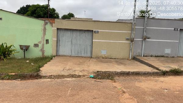 Vende-se em Santo Antonio Do Descoberto-GO  Casa, 69.95 de área total, 69.95 de área privativa, 180.00 de área do terreno,  2_qto(s), a.serv, WC, 1_sala(s), cozinha.
