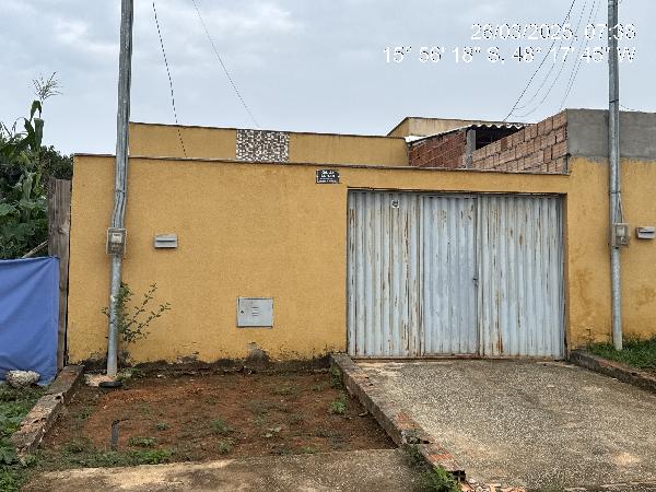 Vende-se em Santo Antonio Do Descoberto-GO  Casa, 65.20 de área total, 65.20 de área privativa, 180.00 de área do terreno,  2_qto(s), a.serv, WC, 1_sala(s), cozinha.