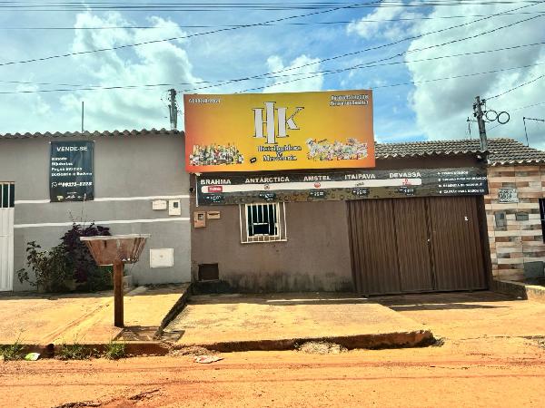 Vende-se em Santo Antonio Do Descoberto-GO  Casa, 68.98 de área privativa, 180.00 de área do terreno,  2_qto(s), varanda, WC, 1_sala(s), cozinha.
