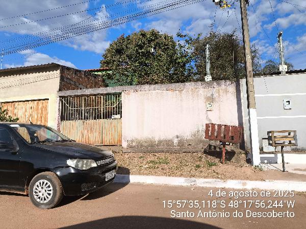 Vende-se em Santo Antonio Do Descoberto-GO  Casa, 62.01 de área total, 62.01 de área privativa, 225.00 de área do terreno,  2_qto(s), a.serv, WC, 1_sala(s), cozinha, 1_vaga(s) de garagem.