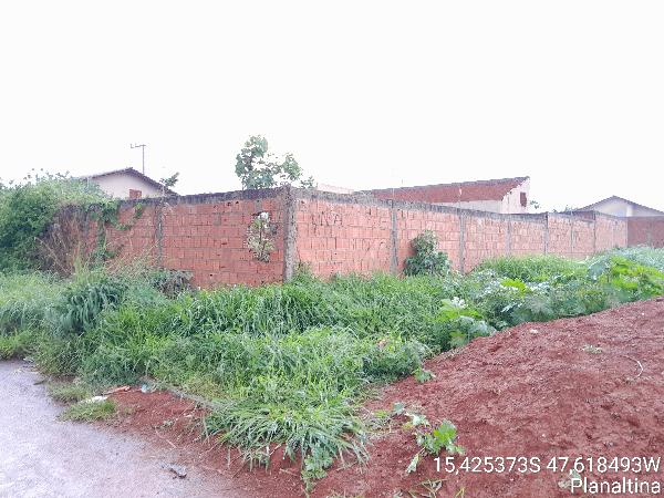 Vende-se em Planaltina-GO  Terreno, 189.00 de área do terreno,  2_qto(s), a.serv, WC, 1_sala(s), cozinha.