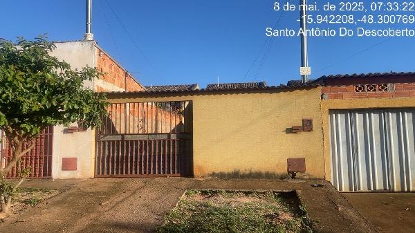 Vende-se em Santo Antonio Do Descoberto-GO  Casa, 63.00 de área total, 63.00 de área privativa, 180.00 de área do terreno,  2_qto(s), a.serv, WC, 1_sala(s), cozinha.