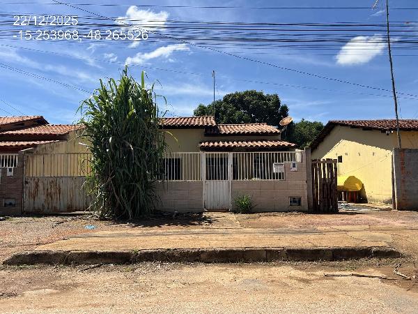 Vende-se em Padre Bernardo-GO  Casa, 63.87 de área total, 63.87 de área privativa, 130.00 de área do terreno,  2_qto(s), a.serv, WC, 1_sala(s), cozinha, 1_vaga(s) de garagem.