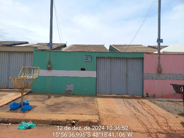 Vende-se em Santo Antonio Do Descoberto-GO  Casa, 63.00 de área total, 63.00 de área privativa, 180.00 de área do terreno,  2_qto(s), varanda, a.serv, WC, 1_sala(s), cozinha.