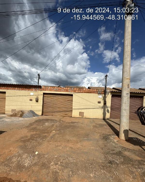 Vende-se em Santo Antonio Do Descoberto-GO  Casa, 63.22 de área privativa, 181.50 de área do terreno,  2_qto(s), varanda, a.serv, WC, 1_sala(s), cozinha.