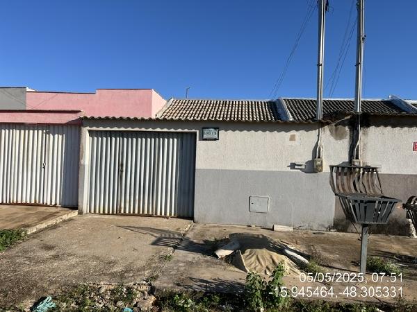 Vende-se em Santo Antonio Do Descoberto-GO  Casa, 65.62 de área total, 65.62 de área privativa, 180.00 de área do terreno,  2_qto(s), a.serv, WC, 1_sala(s), cozinha.