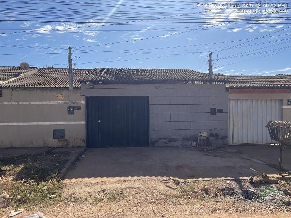 Vende-se em Santo Antonio Do Descoberto-GO  Casa, 67.25 de área total, 67.25 de área privativa, 180.00 de área do terreno,  2_qto(s), varanda, a.serv, WC, 1_sala(s), cozinha.