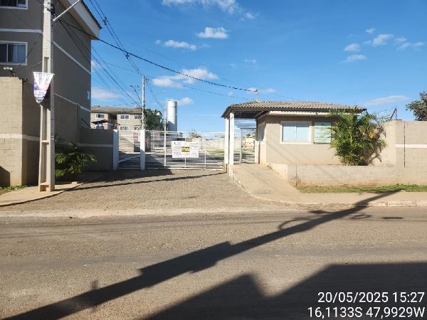 Vende-se em Valparaiso De Goias-GO  apto, 104.67 de área total, 48.90 de área privativa,  2_qto(s), a.serv, WC, 1_sala(s), cozinha, 1_vaga(s) de garagem.