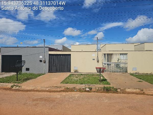 Vende-se em Santo Antonio Do Descoberto-GO  Casa, 63.22 de área total, 63.22 de área privativa, 181.50 de área do terreno,  2_qto(s), varanda, a.serv, WC, 1_sala(s), cozinha.