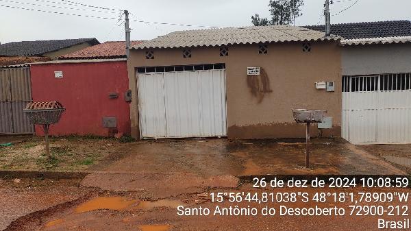 Vende-se em Santo Antonio Do Descoberto-GO  Casa, 68.98 de área privativa, 180.00 de área do terreno,  2_qto(s), varanda, a.serv, WC, 1_sala(s), cozinha, 1_vaga(s) de garagem.