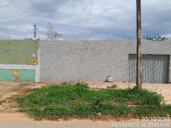 Vende-se em Santo Antonio Do Descoberto-GO  Casa, 62.80 de área total, 62.80 de área privativa, 180.00 de área do terreno,  2_qto(s), varanda, a.serv, WC, 1_sala(s), cozinha.