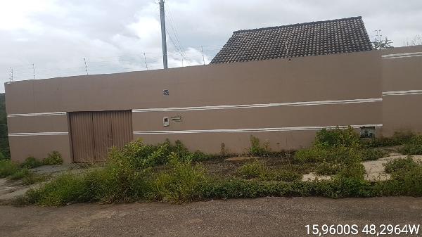 Vende-se em Santo Antonio Do Descoberto-GO  Casa, 83.00 de área privativa, 217.50 de área do terreno,  2_qto(s), varanda, a.serv, WC, 1_sala(s), cozinha.