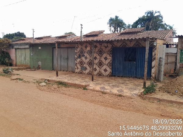 Vende-se em Santo Antonio Do Descoberto-GO  Casa, 62.00 de área total, 62.00 de área privativa, 180.00 de área do terreno,  2_qto(s), a.serv, WC, 1_sala(s), cozinha, 1_vaga(s) de garagem.