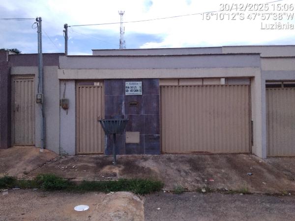 Vende-se em Luziania-GO  Casa, 69.30 de área total, 69.30 de área privativa, 180.00 de área do terreno,  2_qto(s), a.serv, WC, 1_sala(s), cozinha, 1_vaga(s) de garagem.