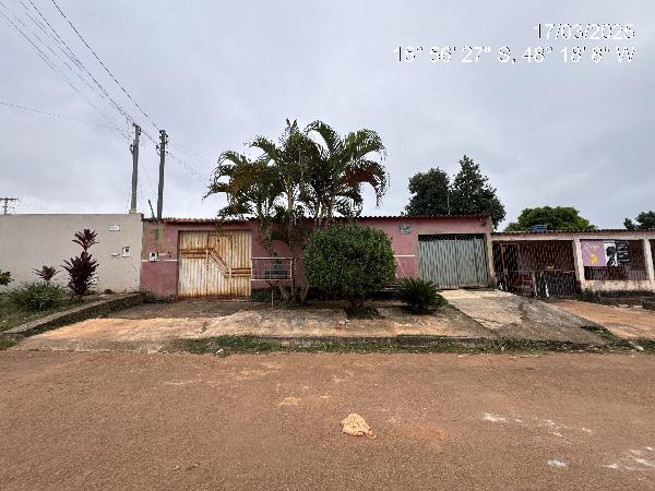 Vende-se em Santo Antonio Do Descoberto-GO  Casa, 69.85 de área total, 69.85 de área privativa, 360.00 de área do terreno,  2_qto(s), varanda, a.serv, WC, 1_sala(s), cozinha, 1_vaga(s) de gara
