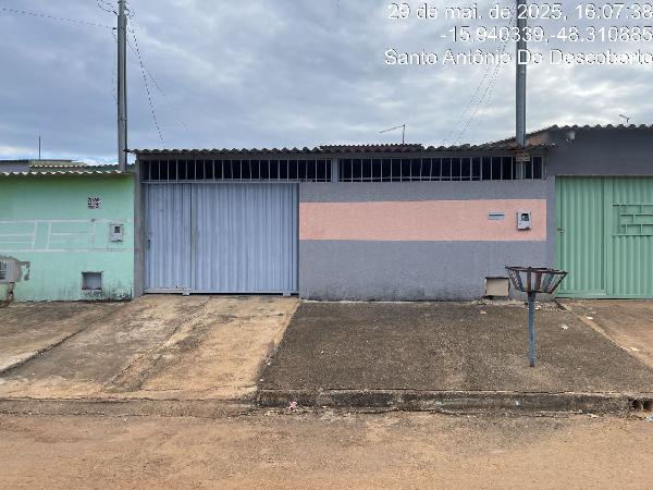 Vende-se em Santo Antonio Do Descoberto-GO  Casa, 74.27 de área total, 61.27 de área privativa, 221.40 de área do terreno,  2_qto(s), varanda, a.serv, WC, 1_sala(s), cozinha.