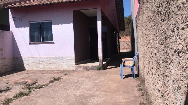Vende-se em Santo Antonio Do Descoberto-GO  Casa, 66.71 de área total, 63.00 de área privativa, 192.00 de área do terreno,  2_qto(s), a.serv, WC, 1_sala(s), cozinha.