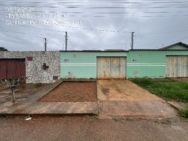 Vende-se em Santo Antonio Do Descoberto-GO  Casa, 63.00 de área total, 63.00 de área privativa, 180.00 de área do terreno,  2_qto(s), a.serv, WC, 1_sala(s), cozinha, 1_vaga(s) de garagem.