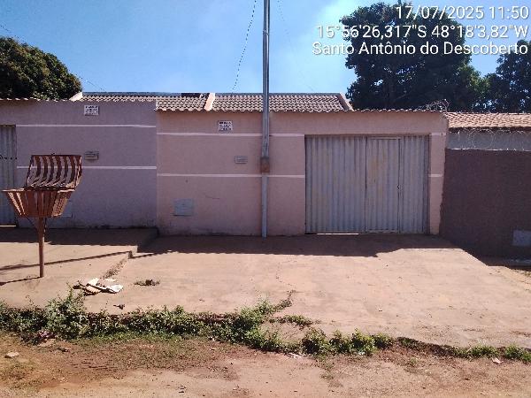 Vende-se em Santo Antonio Do Descoberto-GO  Casa, 69.95 de área total, 69.95 de área privativa, 180.00 de área do terreno,  2_qto(s), varanda, a.serv, WC, 1_sala(s), cozinha.