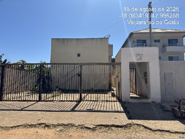 Vende-se em Valparaiso De Goias-GO  apto, 90.00 de área total, 90.00 de área privativa,  2_qto(s), varanda, a.serv, WC, 1_sala(s), cozinha.