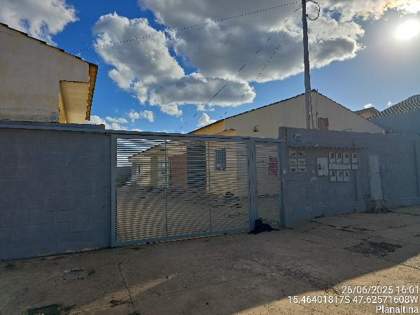 Vende-se em Planaltina-GO  Casa, 49.72 de área total, 49.72 de área privativa, 110.00 de área do terreno,  2_qto(s), varanda, WC, 1_sala(s), cozinha, 1_vaga(s) de garagem.