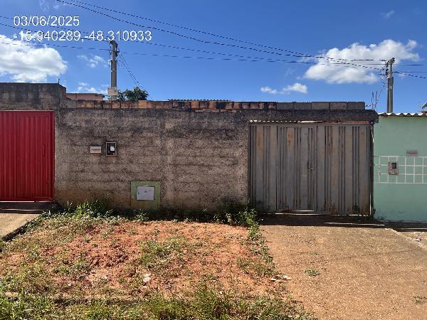 Vende-se em Santo Antonio Do Descoberto-GO  Casa, 49.87 de área total, 49.87 de área privativa, 221.40 de área do terreno,  2_qto(s), varanda, a.serv, WC, 1_sala(s), cozinha.