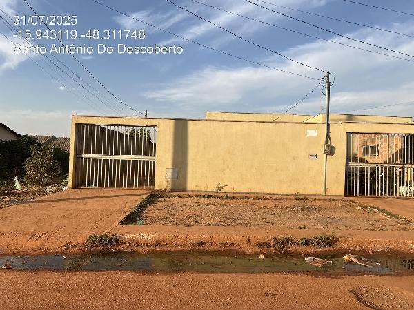 Vende-se em Santo Antonio Do Descoberto-GO  Casa, 63.22 de área total, 63.22 de área privativa, 202.00 de área do terreno,  2_qto(s), varanda, a.serv, WC, 1_sala(s), cozinha.