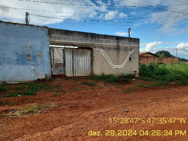 Vende-se em Planaltina-GO  Casa, 69.96 de área privativa, 225.00 de área do terreno,  2_qto(s), a.serv, WC, 1_sala(s), cozinha.