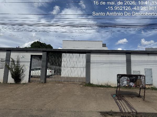 Vende-se em Santo Antonio Do Descoberto-GO  apto, 70.00 de área total, 77.41 de área privativa,  2_qto(s), a.serv, WC, 1_sala(s), cozinha, 1_vaga(s) de garagem.
