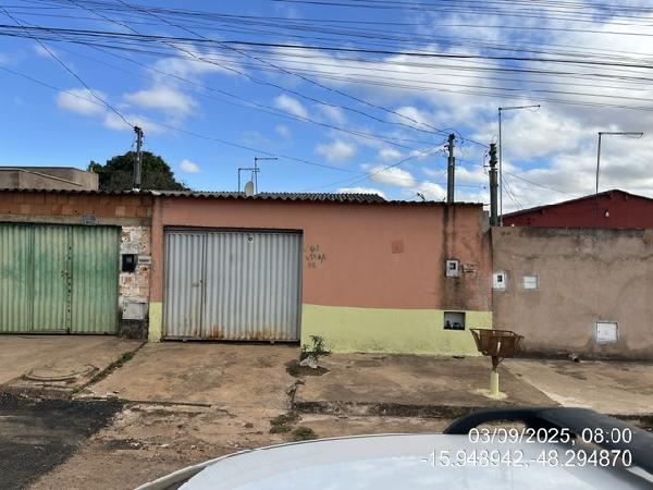 Vende-se em Santo Antonio Do Descoberto-GO  Casa, 86.25 de área total, 62.25 de área privativa, 180.00 de área do terreno,  3_qto(s), a.serv, WC, 1_sala(s), cozinha.