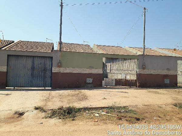 Vende-se em Santo Antonio Do Descoberto-GO  Casa, 63.00 de área privativa, 192.00 de área do terreno,  2_qto(s), a.serv, WC, 1_sala(s), cozinha.