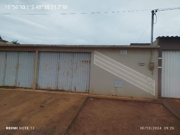 Vende-se em Santo Antonio Do Descoberto-GO  Casa, 78.76 de área privativa, 180.00 de área do terreno,  3_qto(s), a.serv, WC, 1_sala(s), cozinha, 1_vaga(s) de garagem.