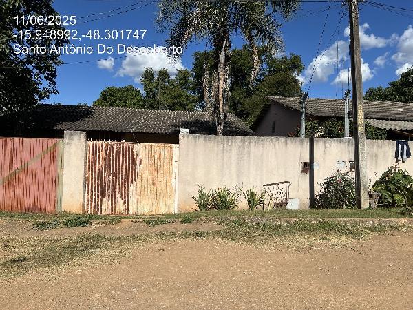 Vende-se em Santo Antonio Do Descoberto-GO  Casa, 56.40 de área total, 56.40 de área privativa, 257.76 de área do terreno,  2_qto(s), a.serv, WC, cozinha, 1_vaga(s) de garagem.