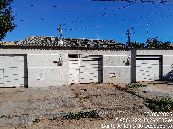 Vende-se em Santo Antonio Do Descoberto-GO  Casa, 69.95 de área total, 69.95 de área privativa, 150.00 de área do terreno,  2_qto(s), varanda, a.serv, WC, 1_sala(s), cozinha.