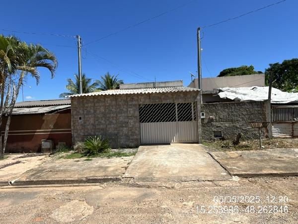 Vende-se em Padre Bernardo-GO  Casa, 95.75 de área total, 63.25 de área privativa, 195.00 de área do terreno,  2_qto(s), a.serv, WC, 1_sala(s), cozinha.