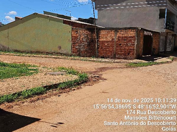 Vende-se em Santo Antonio Do Descoberto-GO  Casa, 49.88 de área total, 49.88 de área privativa, 180.00 de área do terreno,  2_qto(s), varanda, WC, 1_sala(s), cozinha.