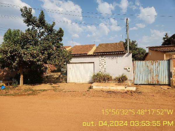 Vende-se em Santo Antonio Do Descoberto-GO  Casa, 63.00 de área privativa, 180.00 de área do terreno,  2_qto(s), varanda, a.serv, WC, 1_sala(s), cozinha.