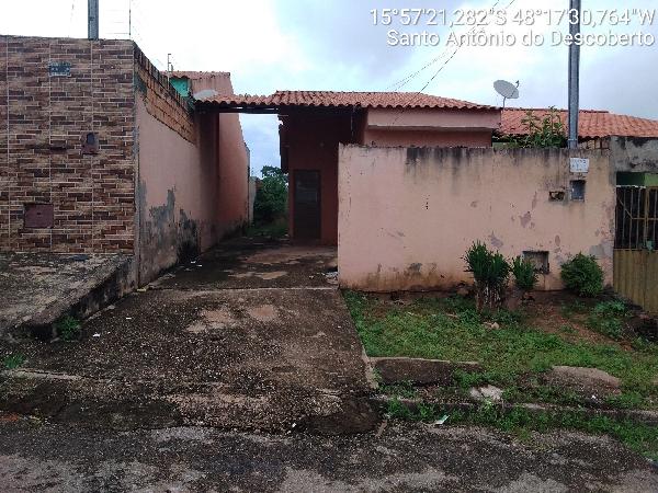 Vende-se em Santo Antonio Do Descoberto-GO  Casa, 69.53 de área total, 69.53 de área privativa, 180.00 de área do terreno,  2_qto(s), varanda, a.serv, WC, 1_sala(s), cozinha.