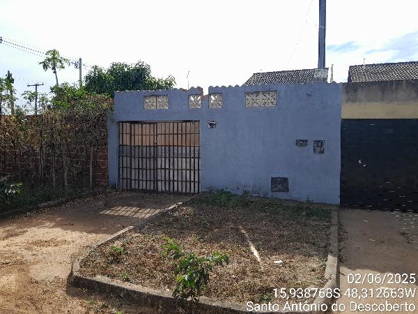 Vende-se em Santo Antonio Do Descoberto-GO  Casa, 63.00 de área total, 63.00 de área privativa, 180.00 de área do terreno,  2_qto(s), varanda, a.serv, WC, 1_sala(s), cozinha.