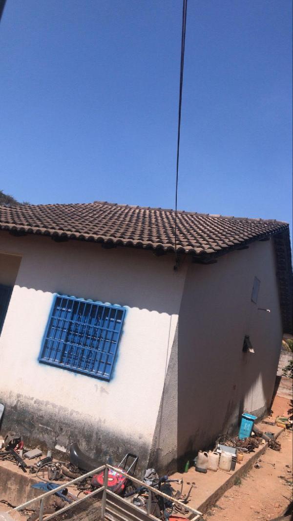 Vende-se em Santo Antonio Do Descoberto-GO  Casa, 62.01 de área total, 62.01 de área privativa, 225.00 de área do terreno,  2_qto(s), varanda, a.serv, WC, 1_sala(s), cozinha, 1_vaga(s) de gara