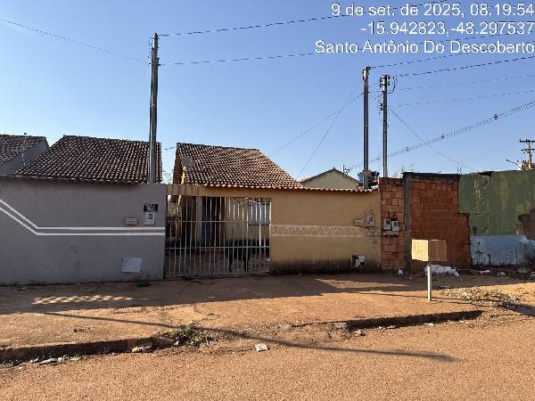 Vende-se em Santo Antonio Do Descoberto-GO  Casa, 63.00 de área total, 63.00 de área privativa, 180.00 de área do terreno,  2_qto(s), a.serv, WC, 1_sala(s), cozinha.