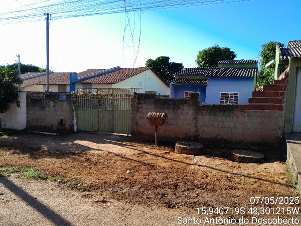 Vende-se em Santo Antonio Do Descoberto-GO  Casa, 61.28 de área total, 61.28 de área privativa, 360.00 de área do terreno,  2_qto(s), a.serv, WC, 1_sala(s), cozinha, 1_vaga(s) de garagem.