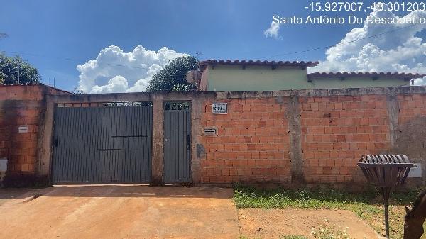 Vende-se em Santo Antonio Do Descoberto-GO  Casa, 68.20 de área total, 68.20 de área privativa, 360.00 de área do terreno,  2_qto(s), varanda, a.serv, WC, 1_sala(s), cozinha.