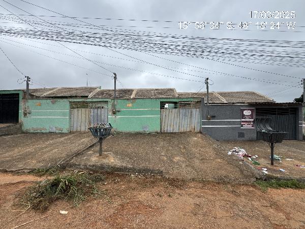 Vende-se em Santo Antonio Do Descoberto-GO  Casa, 68.17 de área total, 68.17 de área privativa, 180.00 de área do terreno,  2_qto(s), varanda, a.serv, WC, 1_sala(s), cozinha.