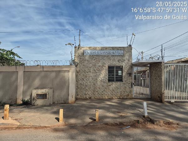 Vende-se em Valparaiso De Goias-GO  Casa, 157.00 de área total, 47.91 de área privativa,  2_qto(s), a.serv, WC, 1_sala(s), cozinha, 1_vaga(s) de garagem.