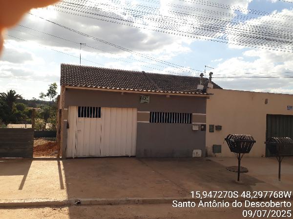 Vende-se em Santo Antonio Do Descoberto-GO  Casa, 127.21 de área total, 68.98 de área privativa, 180.00 de área do terreno,  2_qto(s), varanda, a.serv, WC, 1_sala(s), cozinha, 1_vaga(s) de gar