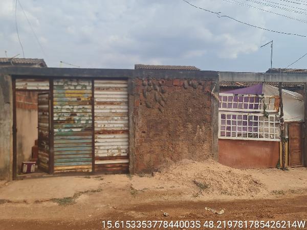 Vende-se em Padre Bernardo-GO  Casa, 69.70 de área privativa, 250.00 de área do terreno,  2_qto(s), a.serv, WC, 1_sala(s), cozinha.
