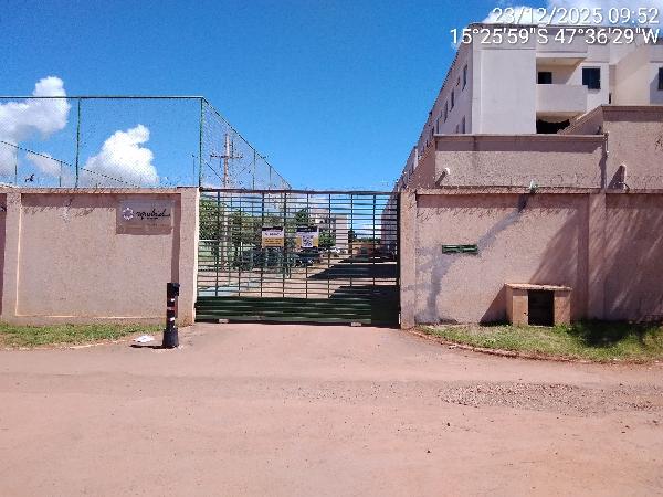 Vende-se em Planaltina-GO  apto, 73.48 de área total, 44.29 de área privativa,  2_qto(s), varanda, WC, 1_sala(s), cozinha, 1_vaga(s) de garagem.