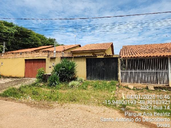 Vende-se em Santo Antonio Do Descoberto-GO  Casa, 69.78 de área privativa, 210.00 de área do terreno,  2_qto(s), varanda, a.serv, WC, 1_sala(s), cozinha, 1_vaga(s) de garagem.